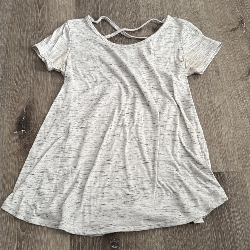SO Grey Splatter Patterned Criss Cross Short Sleeve Relaxed Shirt (XS)